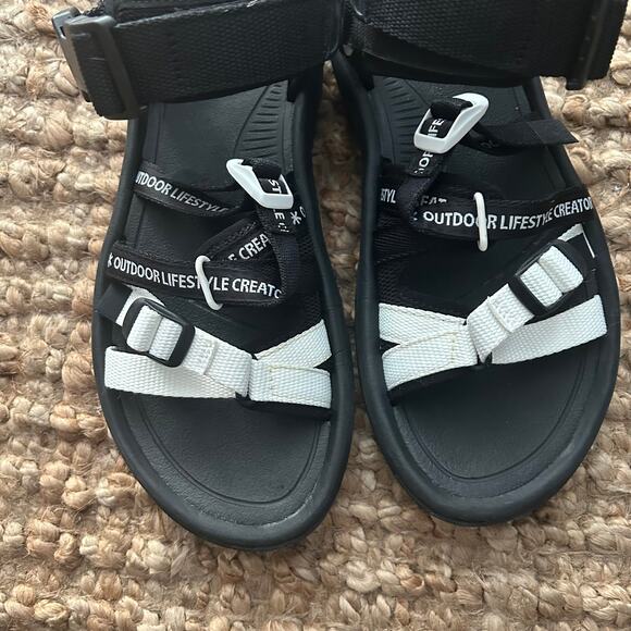 Snow Peak x Teva Hurricane Sandals Men’s US 9 Black White Limited Edition EUC main image 6
